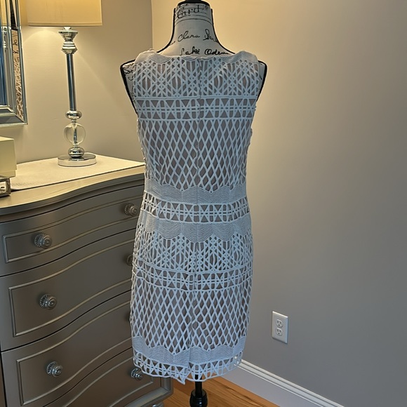 Tan and white Carmen Marc Valvo dress, unique styling, Size 8 - Picture 2 of 7